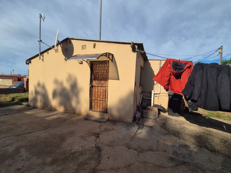 2 Bedroom Property for Sale in Kwa Nobuhle Eastern Cape